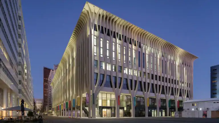 Amare Den Haag Hulck prefab bouwproject spuiplein avond